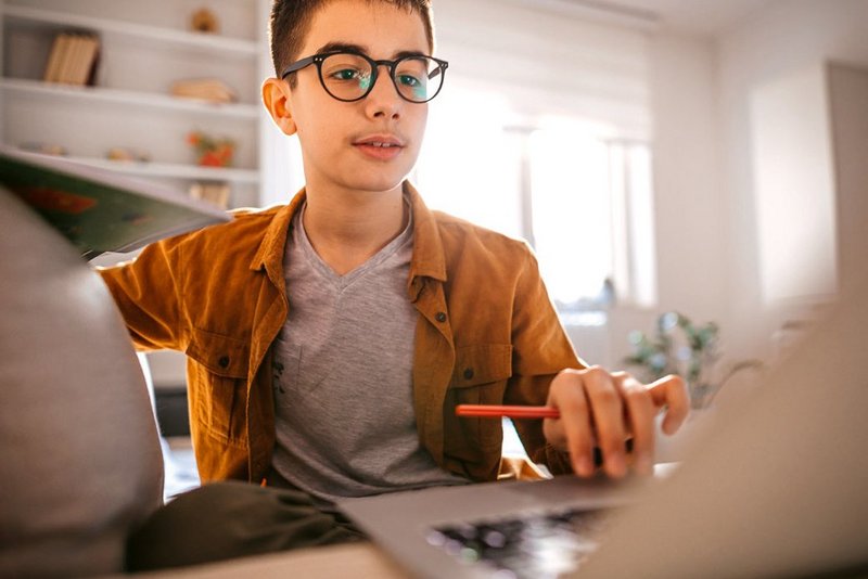 Schüler am Laptop